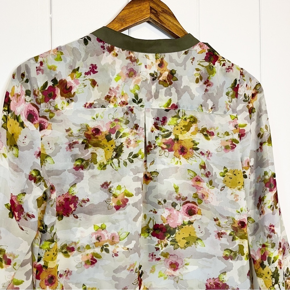 Hannah Sheer Camo Floral Blouse. Size Small. - Picture 8 of 10